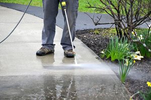 4 Key Differences Between Soft Washing and Pressure Washing